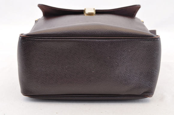 LOUIS VUITTON Yaranga Shoulder Bag - Picture 4 of 16